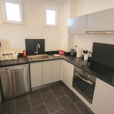 Centre - Nice And Cozy With Wonderful View 3pers 1bdr * リール