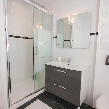 Centre - Nice And Cozy With Wonderful View 3pers 1bdr *